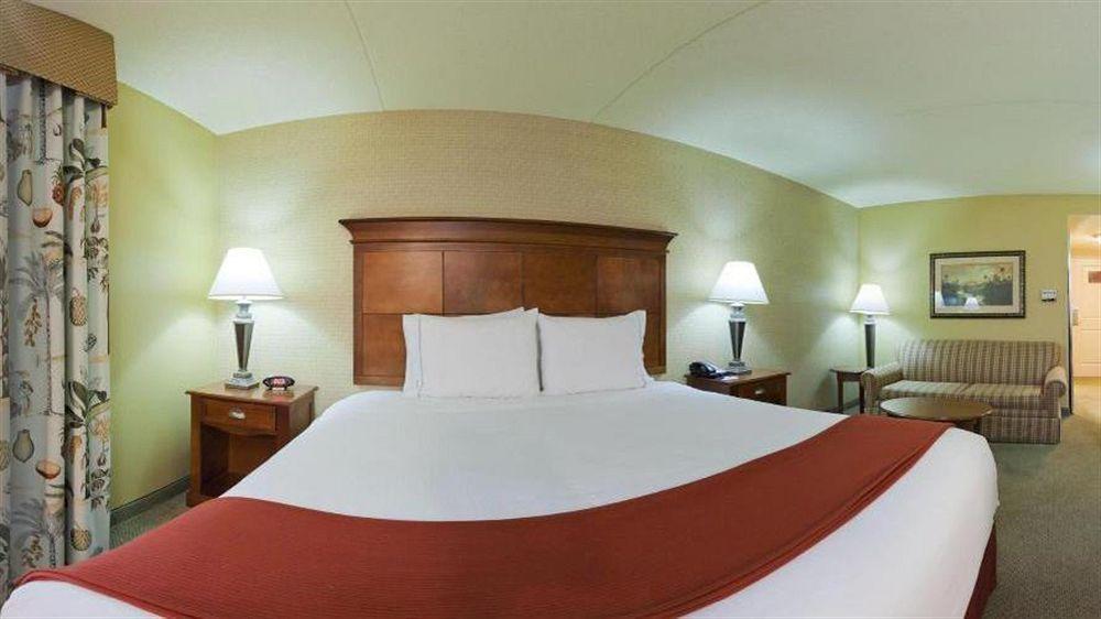 Holiday Inn Express & Suites Bloomington, An Ihg Hotel Extérieur photo