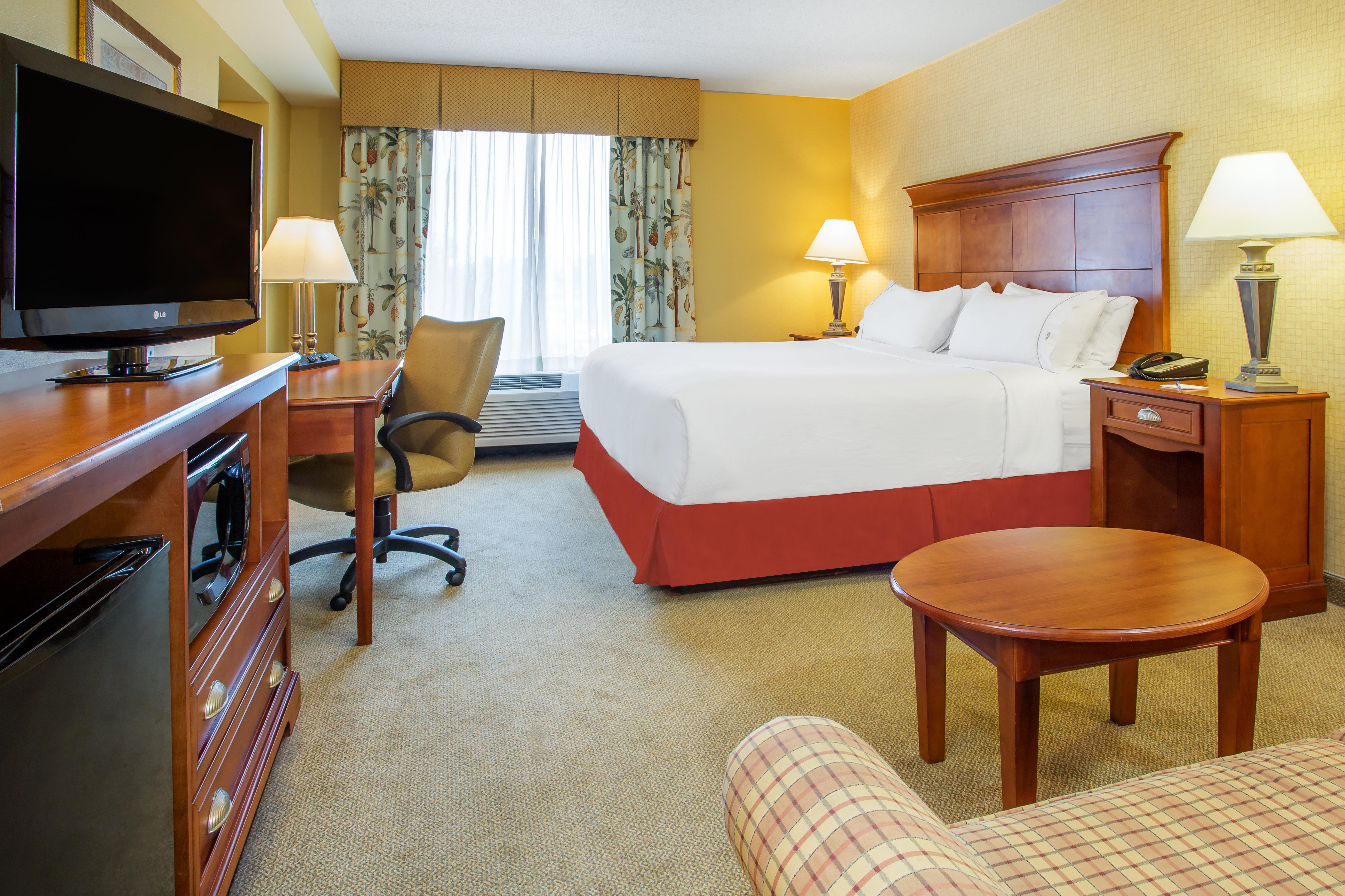 Holiday Inn Express & Suites Bloomington, An Ihg Hotel Extérieur photo