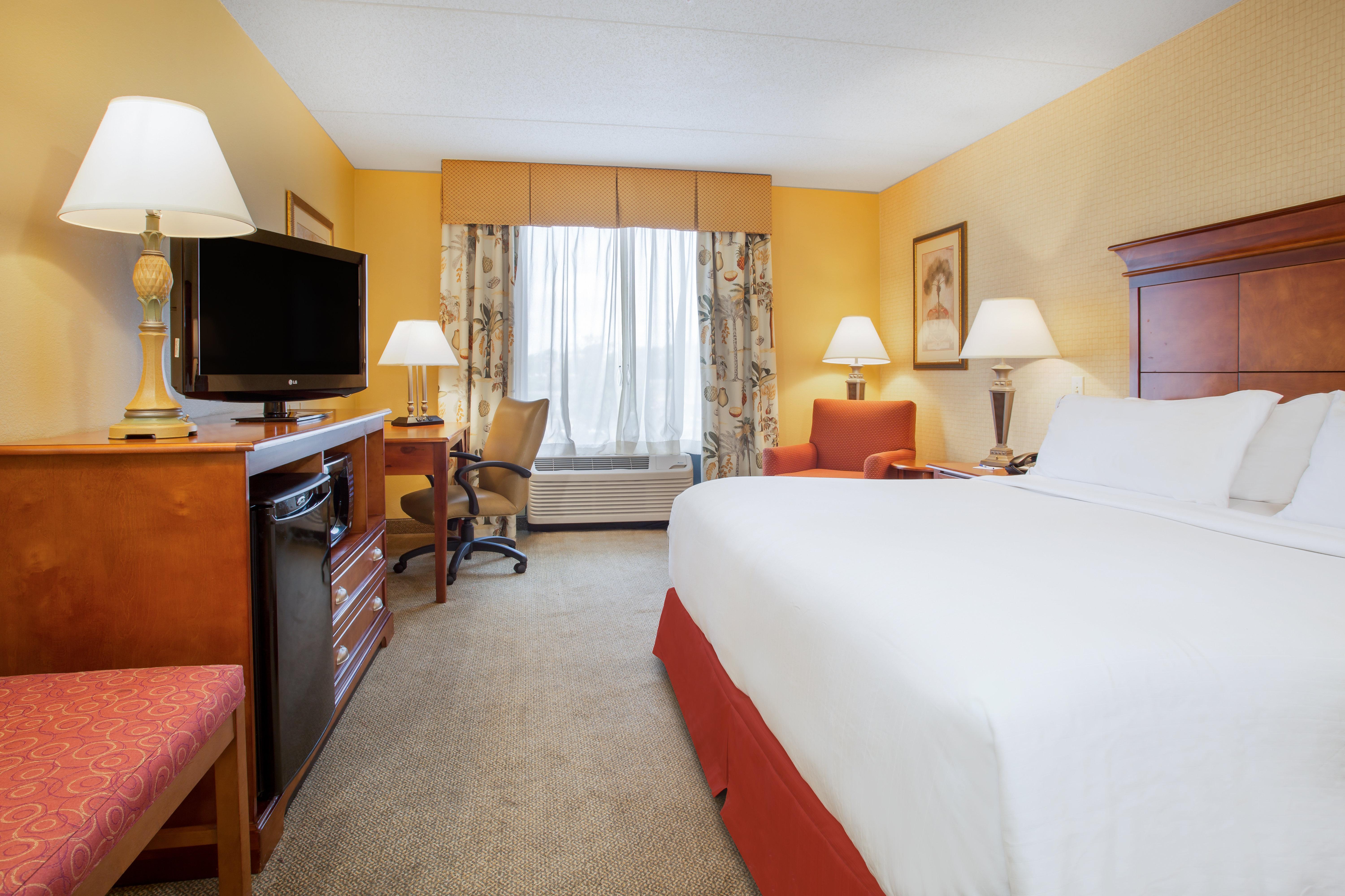 Holiday Inn Express & Suites Bloomington, An Ihg Hotel Extérieur photo