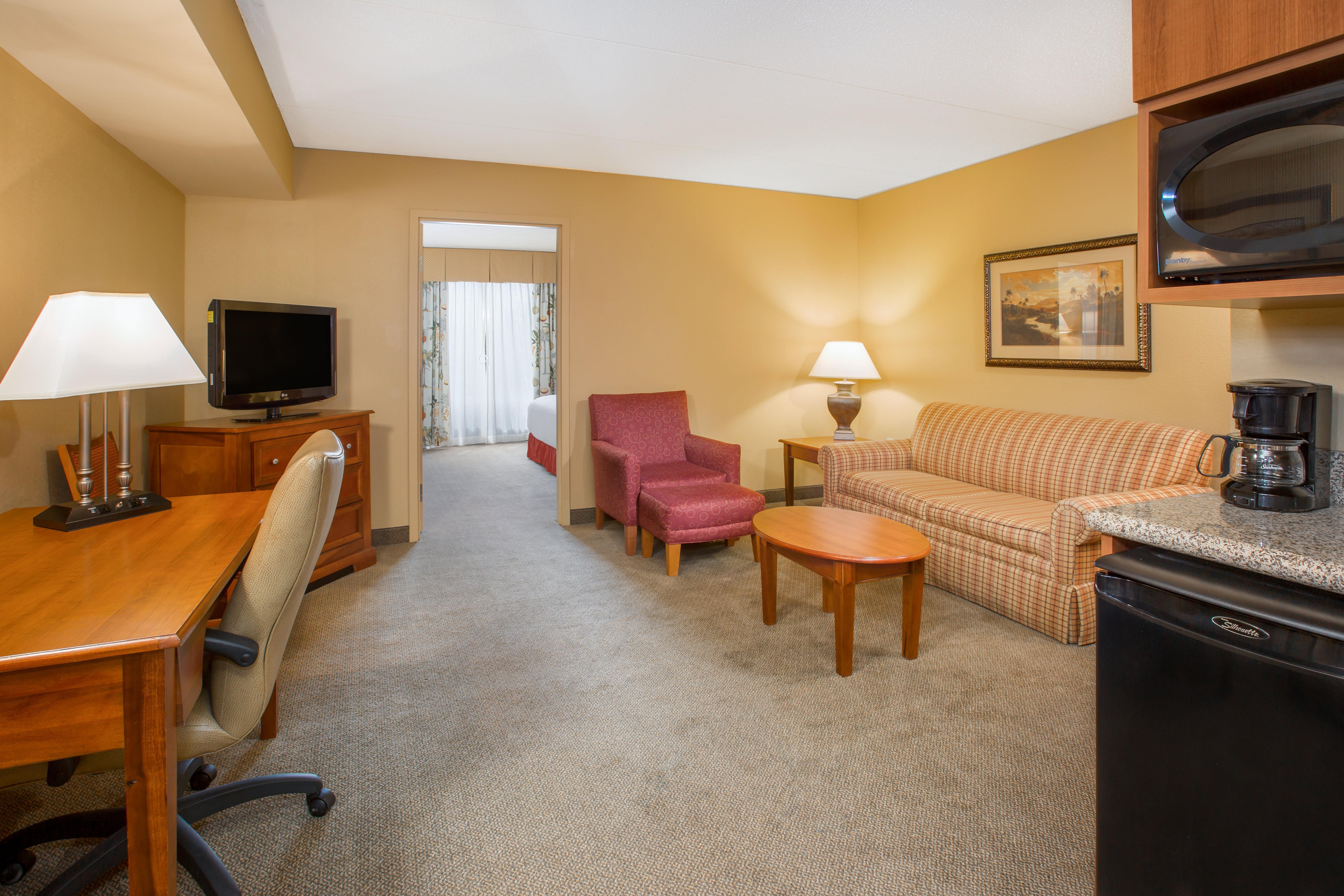 Holiday Inn Express & Suites Bloomington, An Ihg Hotel Extérieur photo