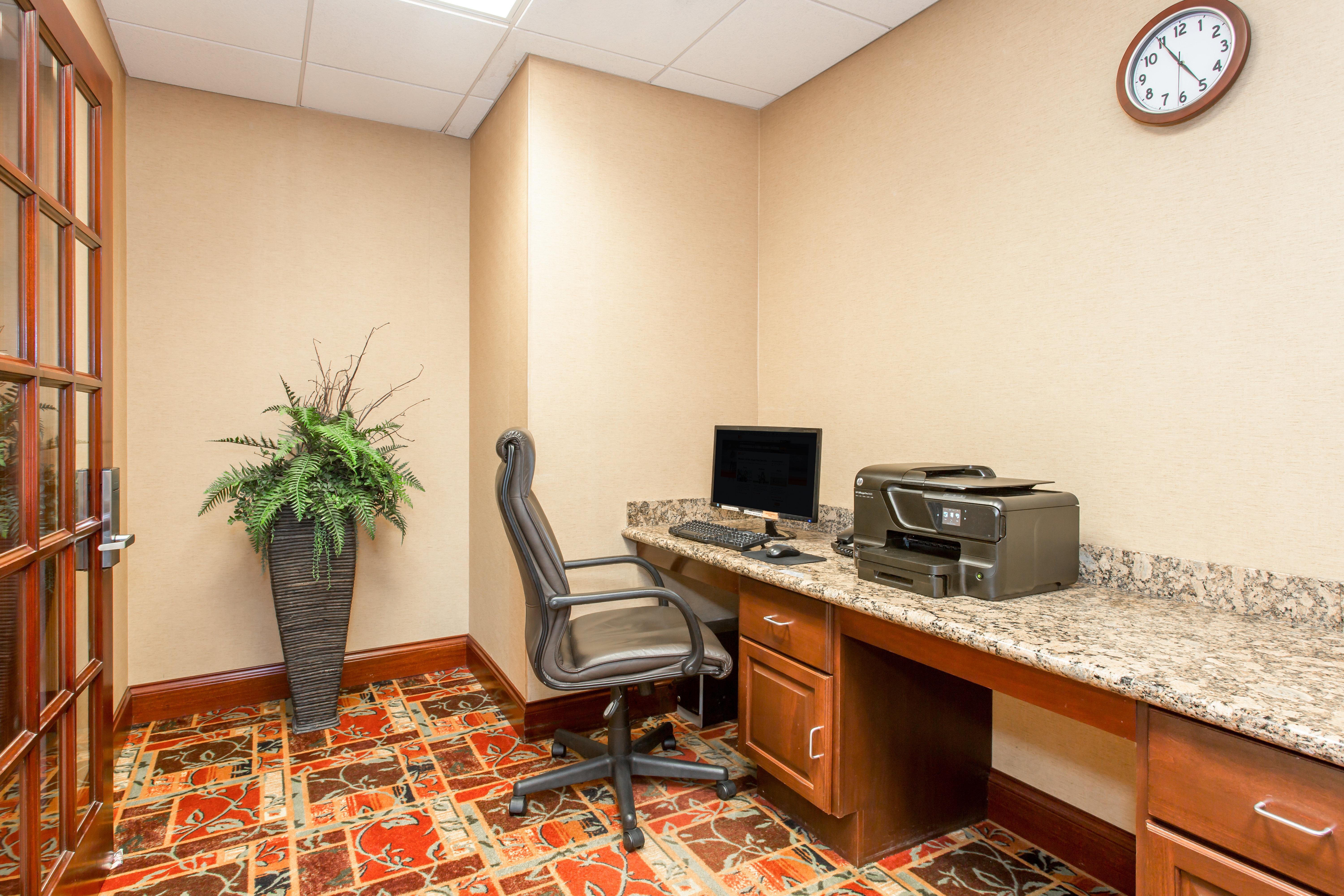 Holiday Inn Express & Suites Bloomington, An Ihg Hotel Extérieur photo