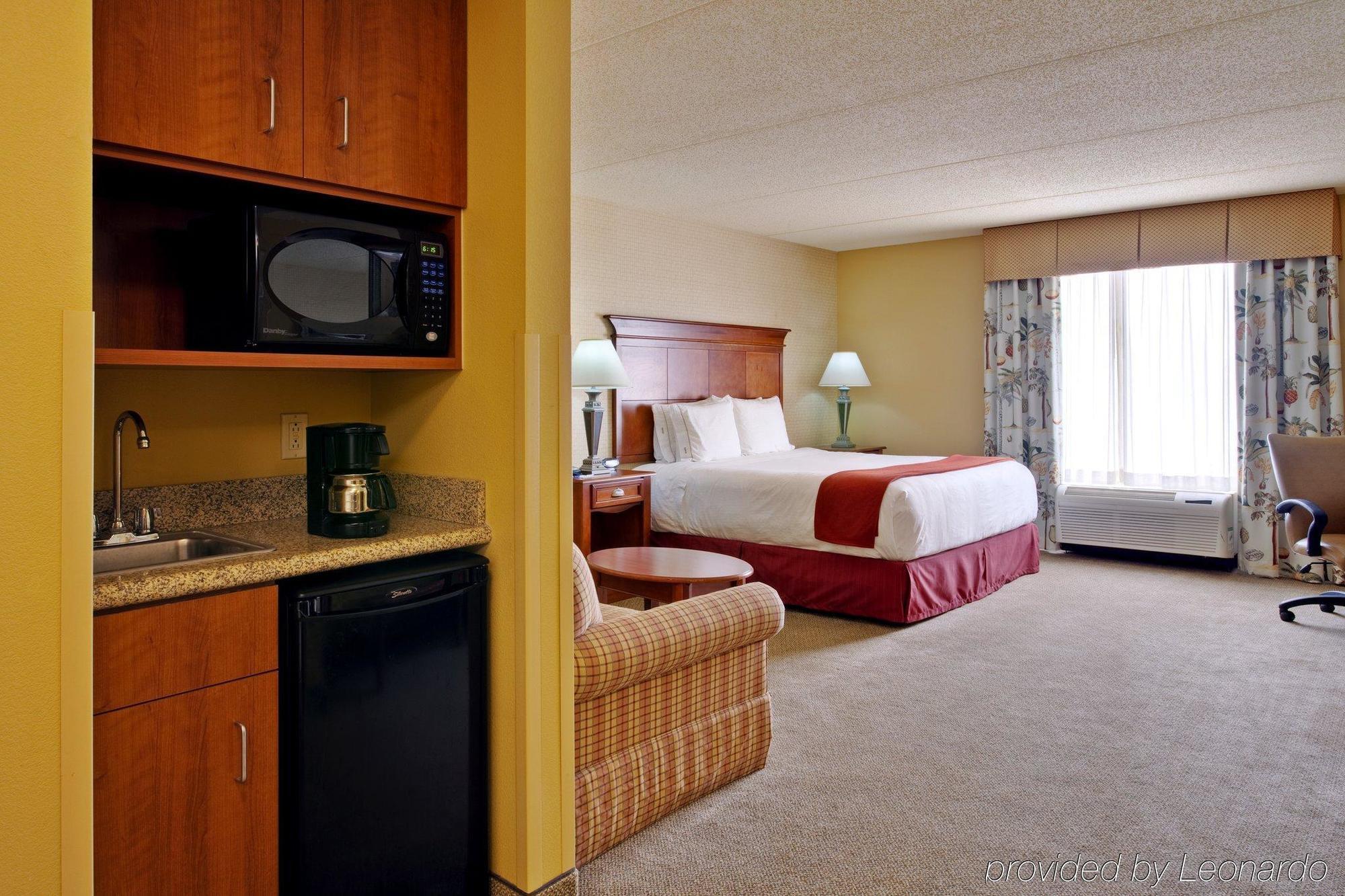 Holiday Inn Express & Suites Bloomington, An Ihg Hotel Chambre photo