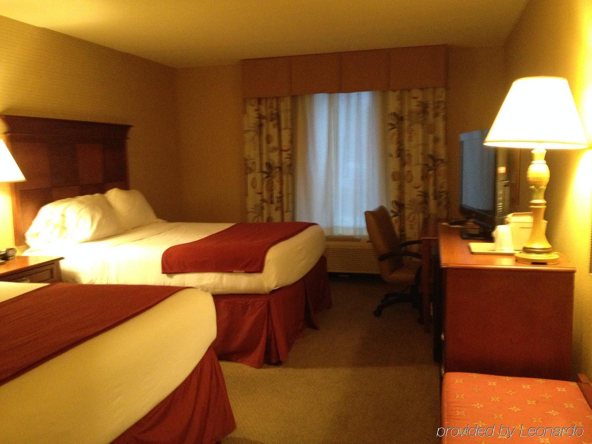 Holiday Inn Express & Suites Bloomington, An Ihg Hotel Extérieur photo