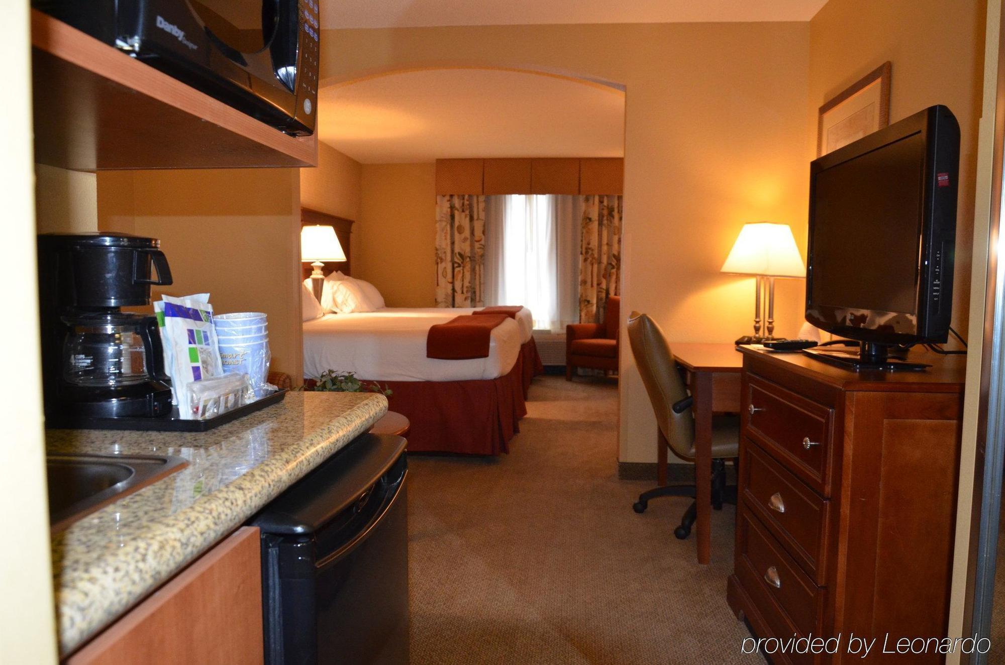 Holiday Inn Express & Suites Bloomington, An Ihg Hotel Chambre photo