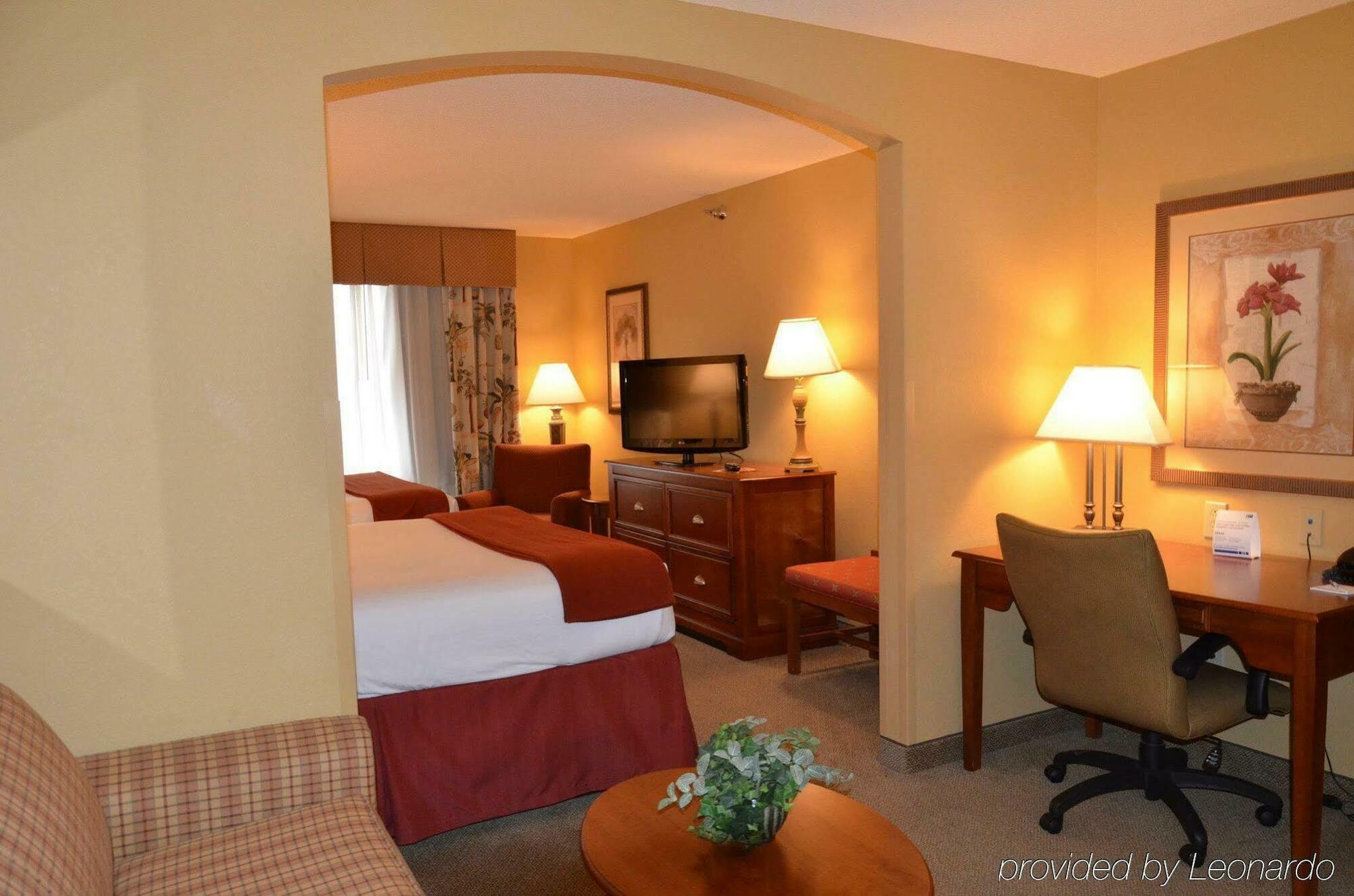 Holiday Inn Express & Suites Bloomington, An Ihg Hotel Chambre photo