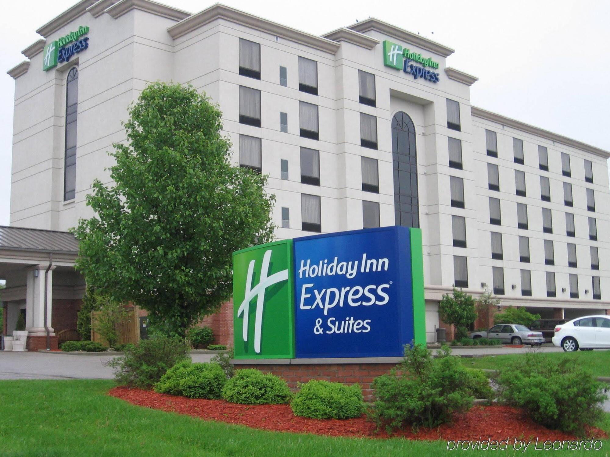 Holiday Inn Express & Suites Bloomington, An Ihg Hotel Extérieur photo