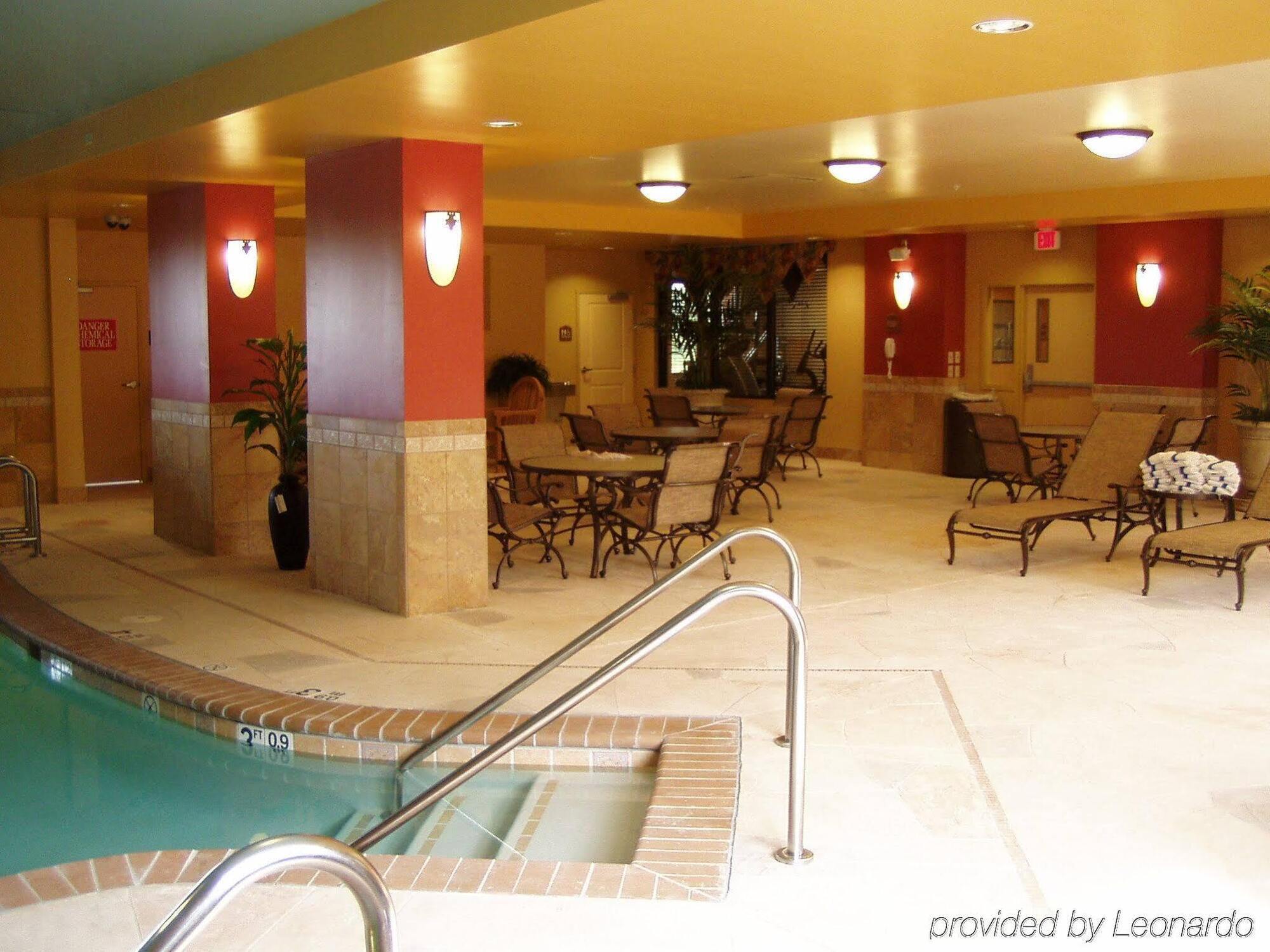 Holiday Inn Express & Suites Bloomington, An Ihg Hotel Extérieur photo