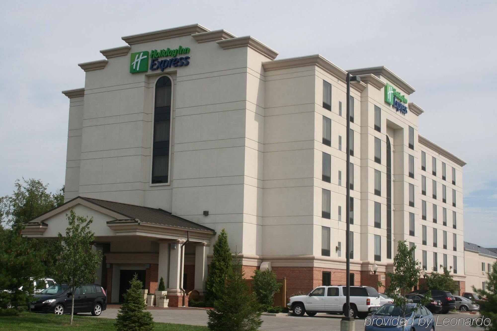 Holiday Inn Express & Suites Bloomington, An Ihg Hotel Extérieur photo