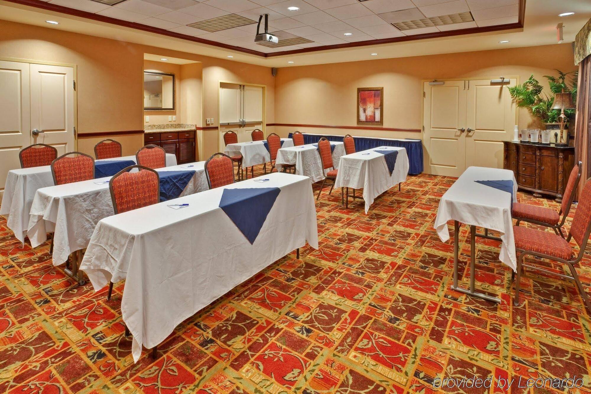 Holiday Inn Express & Suites Bloomington, An Ihg Hotel Extérieur photo